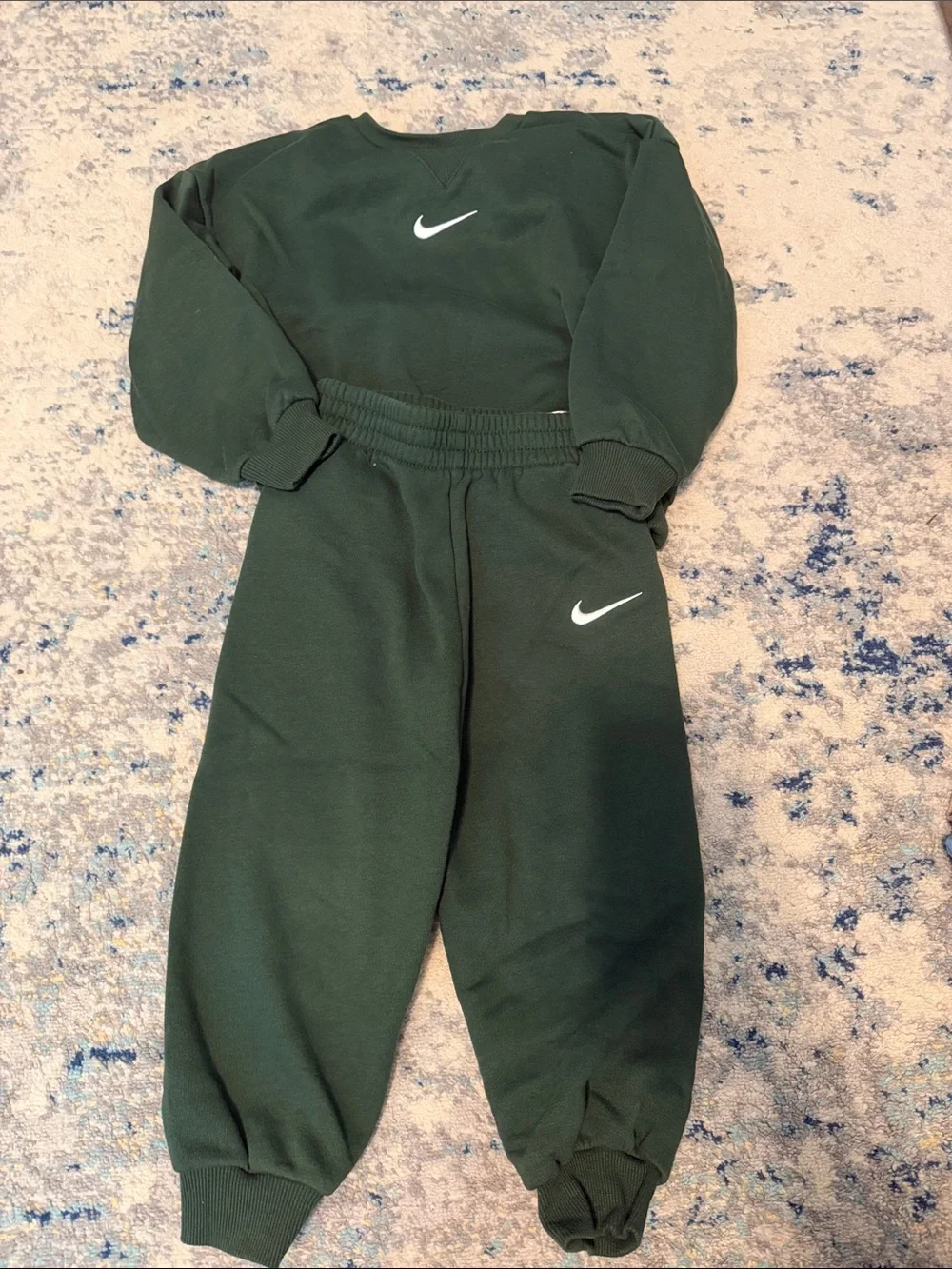 Nike Kids Forest Green Sweatpants & Matching Top Set with White Swoosh